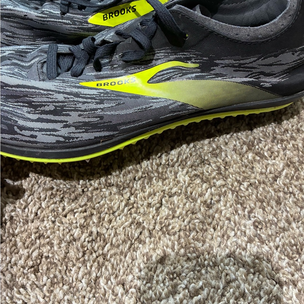 Brooks Black and Lime Green Track Spikes - Picture 3 of 7